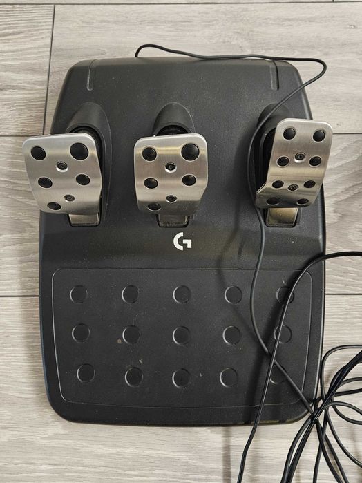 Volan Logitech G923 Trueforce + Pedale PS5 PS4 PC - Stare foarte buna