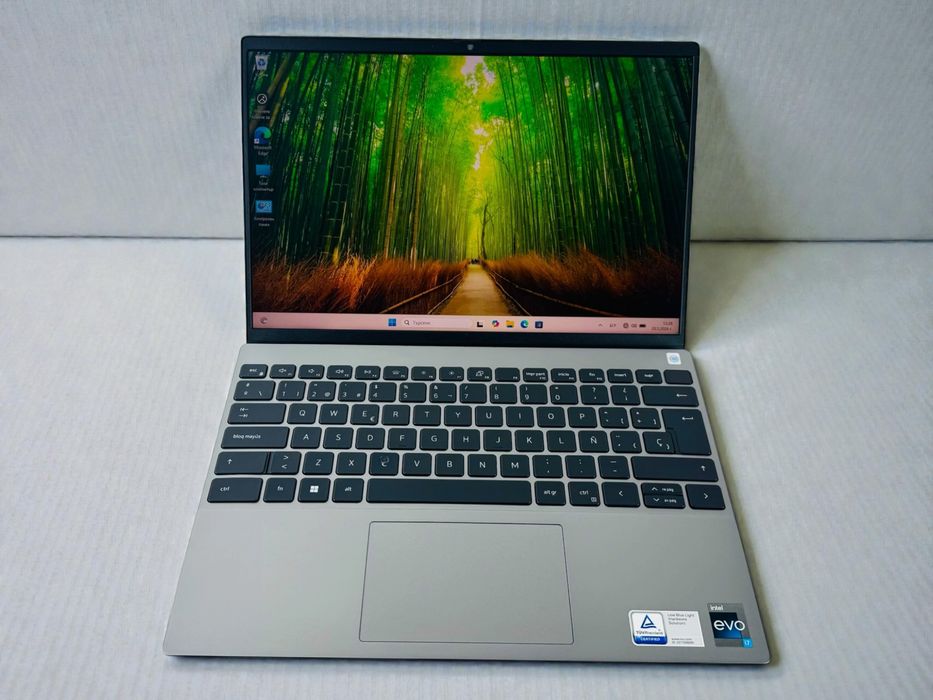 Лаптоп Dell Vostro 5320 13,3' 2K 1920x1200 i7-1260P 16GB RAM 512GB SSD Перфектен! Гаранция!
