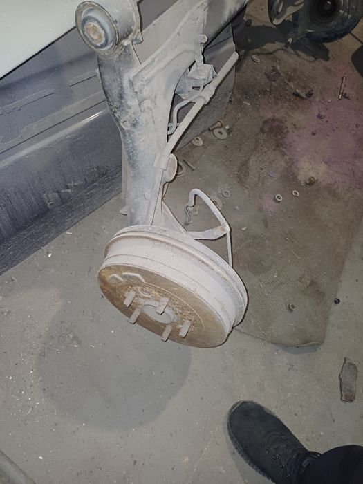 Балка задняя тойота ипсум