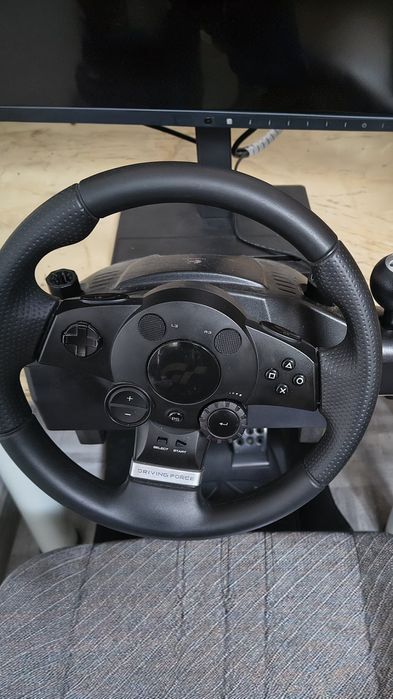 Vând volan Logitech Driving Force GT