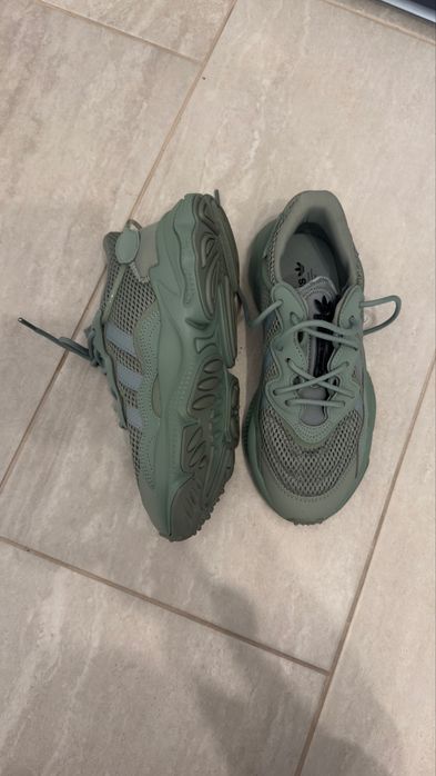 adidas Спортни обувки OZWEEGO