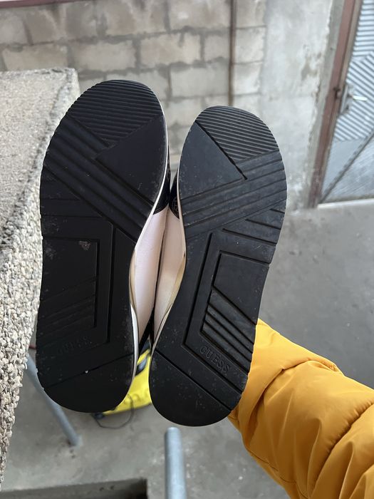 Обувки GUESS