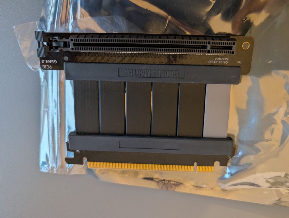 Vand carcasa Cooler Master NR200P max ca noua