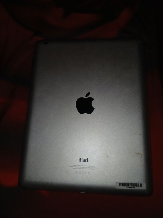 Vand sau dau la schimb ipad 4