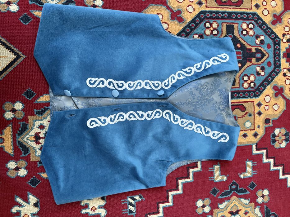 Камзол для мальчиков, подойдет 3-7