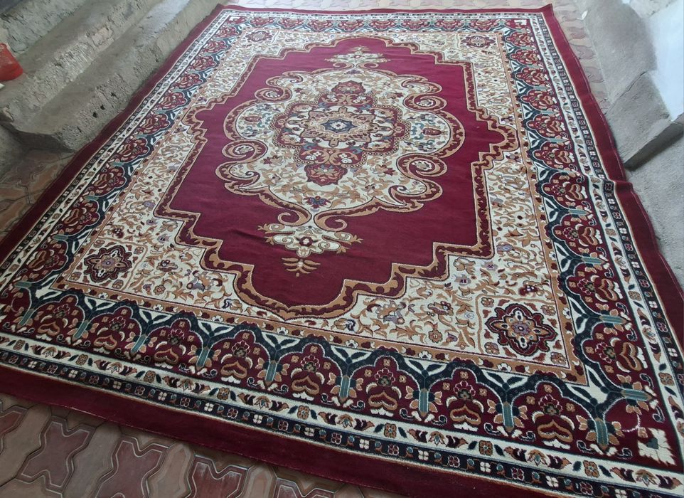Kotta gilam sotiladi.