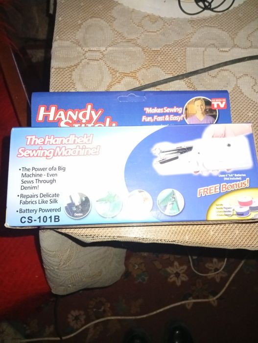 Vand mașină de cusut nouă  manuala