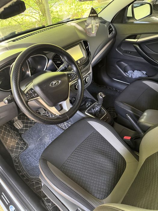 Продается Lada Vesta SW 1.8, 2020 года.