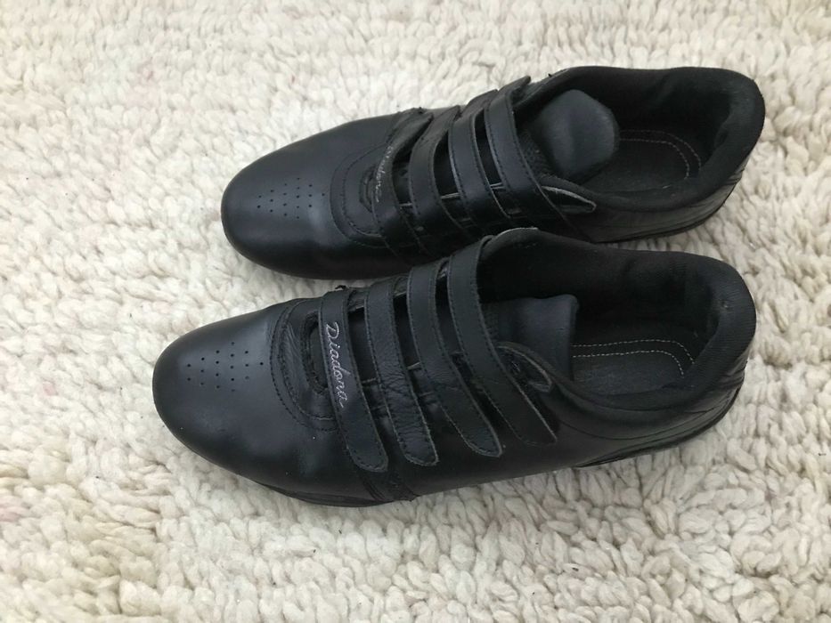 черни обувки Diadora