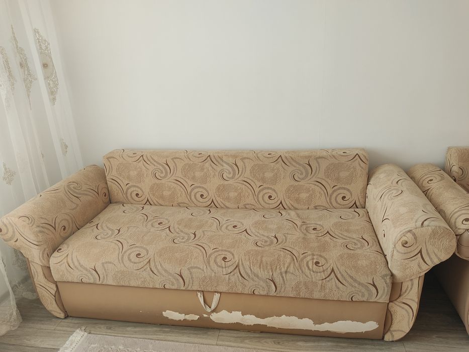 Диван  б/у срочно продам , самовывоз!