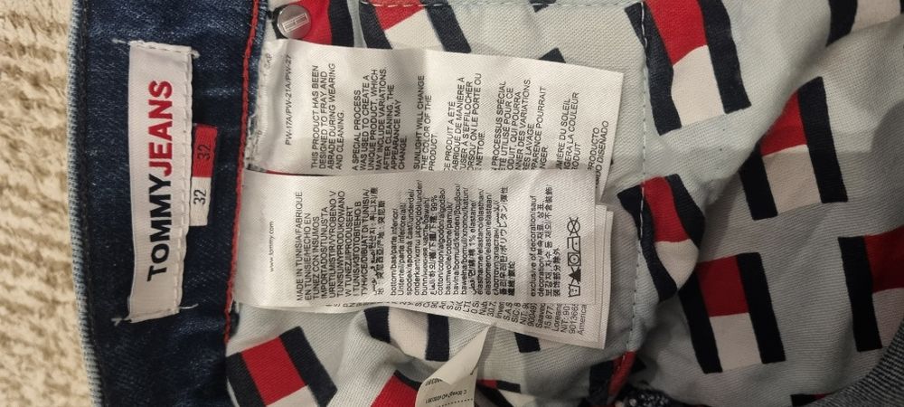 Джинсы Tommy Jeans