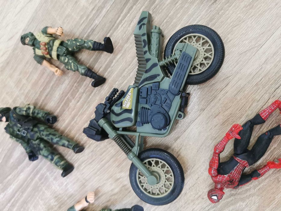 Продавам детски играчки уникат  от Германия - полицай на сафари,