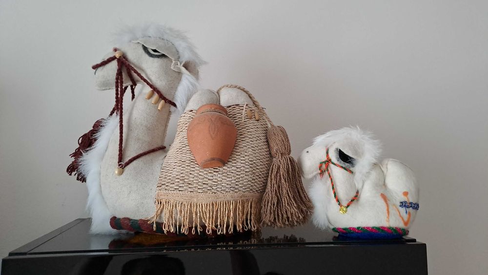 картины, декор, аксессуары.