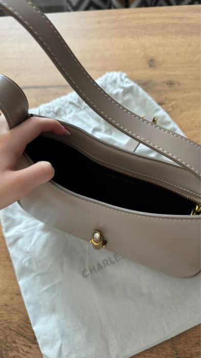 Сумочка Charles & Keith оригинал