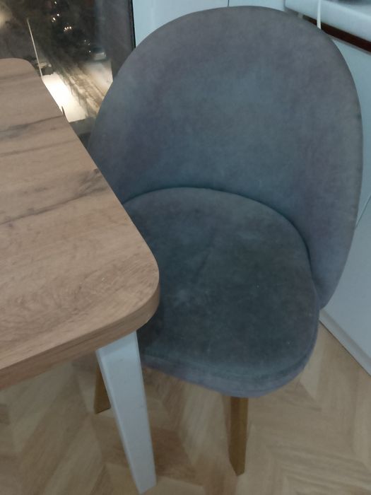 Стол со стульями