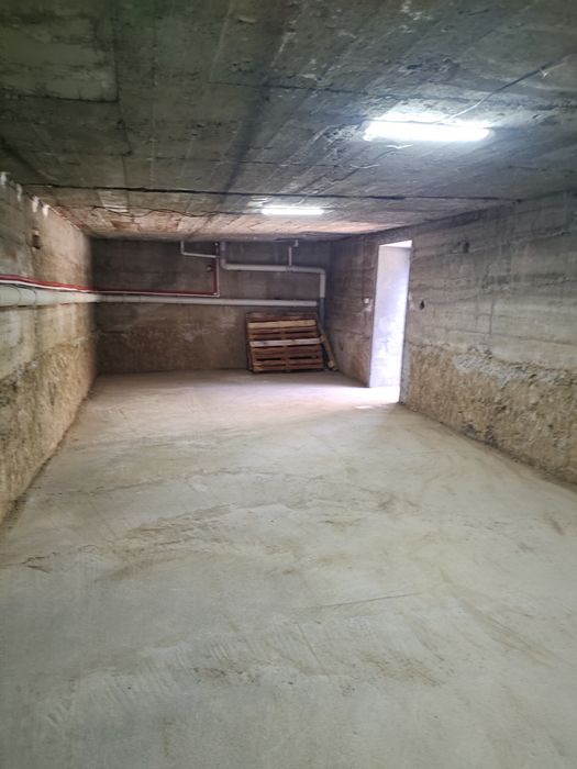 Sklad uchun 65 kvadratli joy bor
