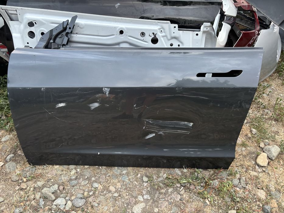 Врата Tesla Model 3