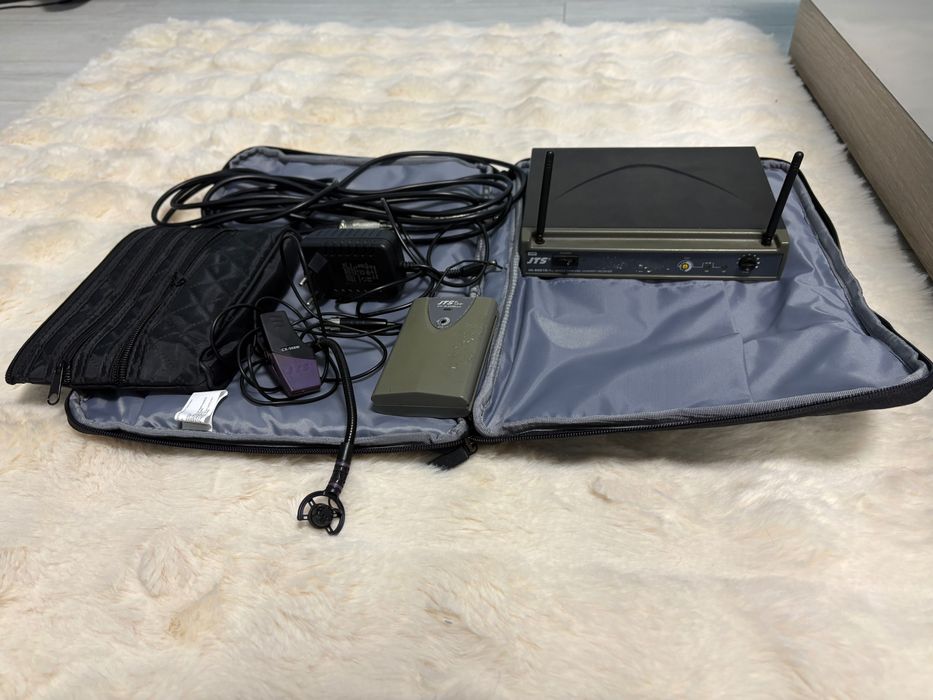 Продавам комплект микрофон JTS