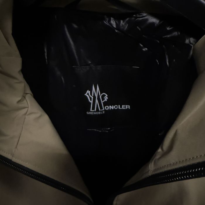 Vând geacă Moncler Grenoble