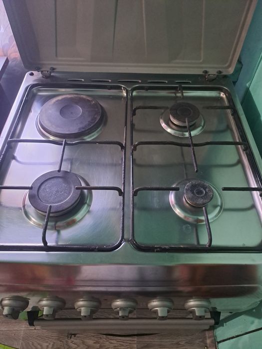 Продам газовую плиту