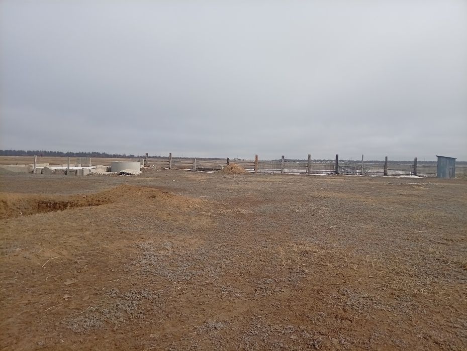 Дом в деревне чёрное .