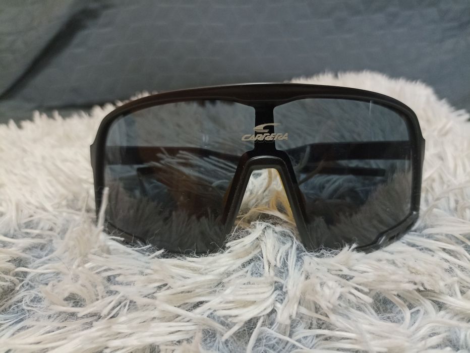 Продавам чисто нови очила на CARRERA.