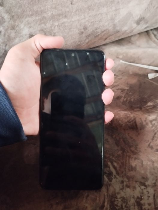 Продаю телефон срочно