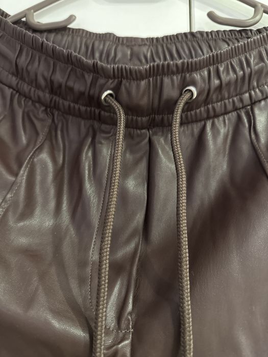 Кафяв кожен панталон