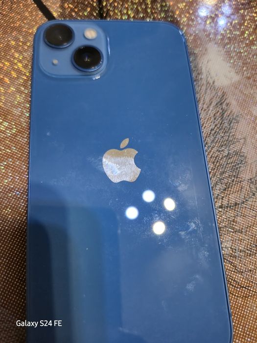 Продавам Айфон 13