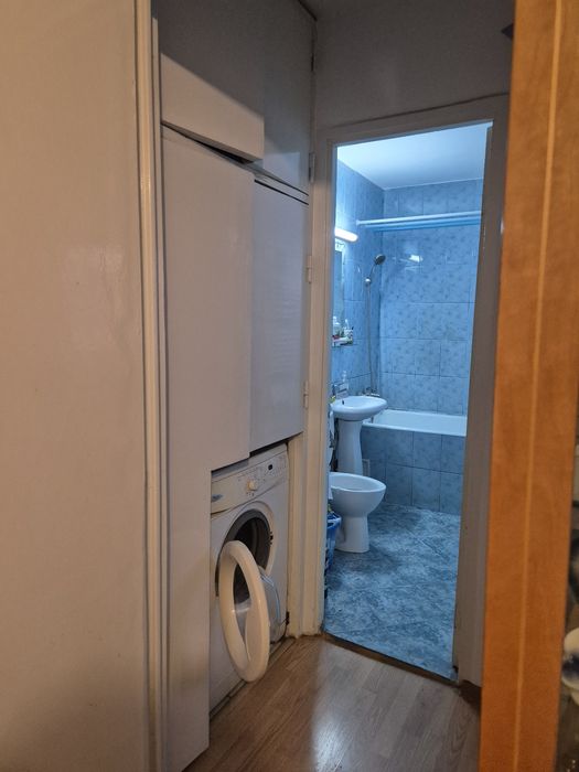 Proprietar,vând apartament 2 camere semi.conf 1 Craiovita Noua et.4/4,