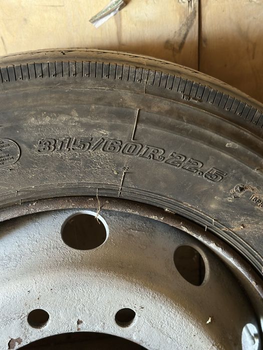 Продам шины 315/60/22,5 размером