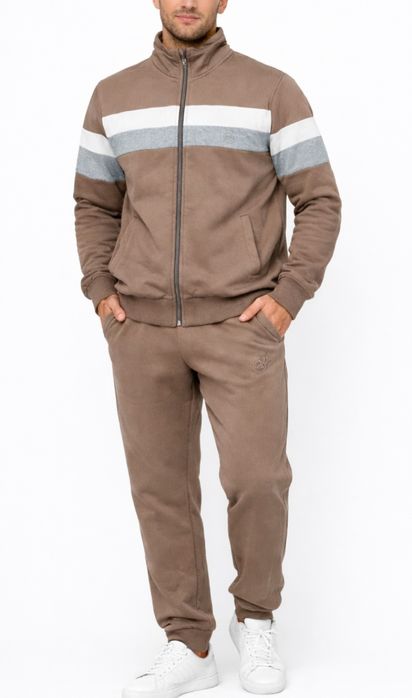 Спортивный костюм.