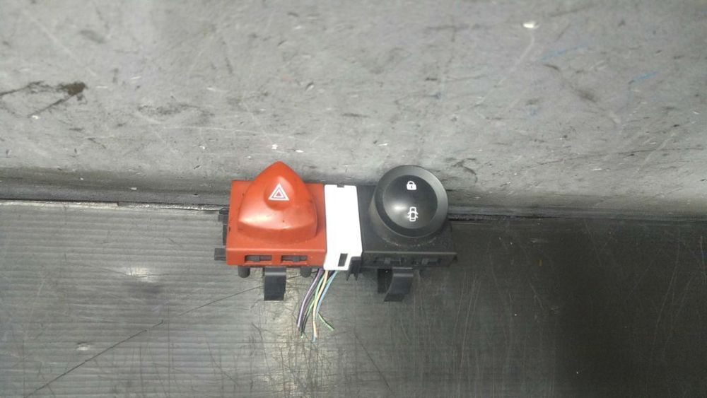 Bloc butoane avarii blocare usi renault megane 2 bm0 1 cm0 1 6200407415 88040009