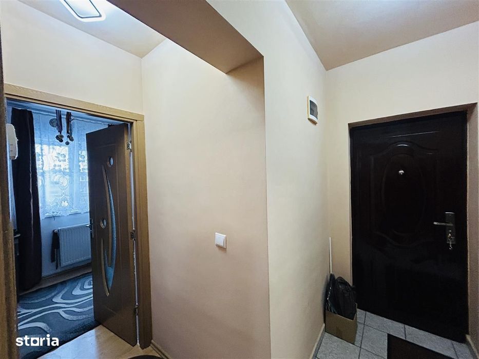 Apartament la vila, cu 3 camere si balcon, etaj 1, zona buna