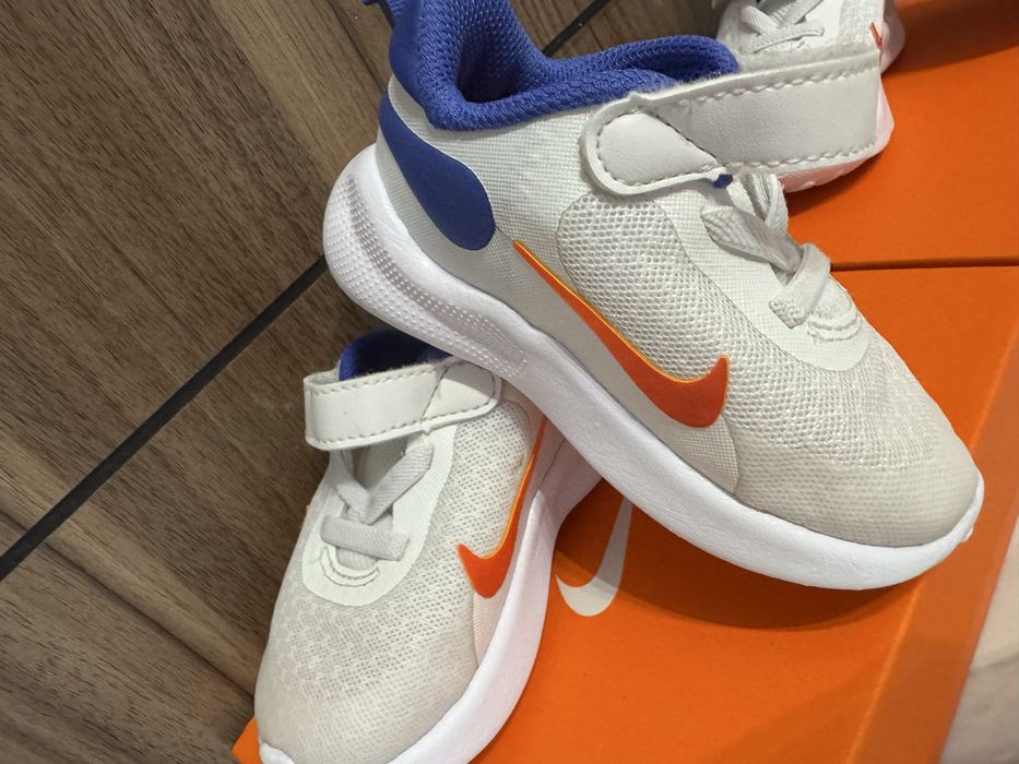 Бебешки обувки Nike Revolution 7 с велкро