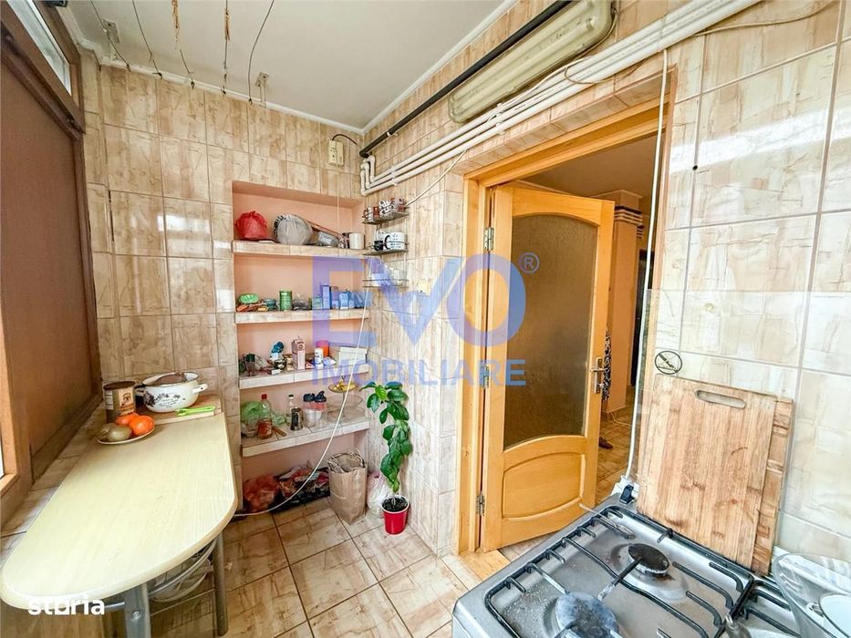 Apartament 3 camere, decomandat, etaj 1, de vanzare in zona Nicolina 2