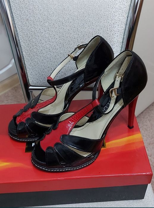 Туфли женские. Цвета и размеры разные