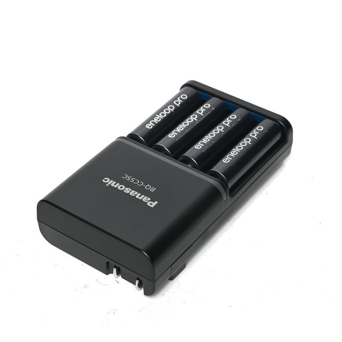 Panasonic Eneloop Pro зарядное устройство + батарейки 4 штуки  JAPAN