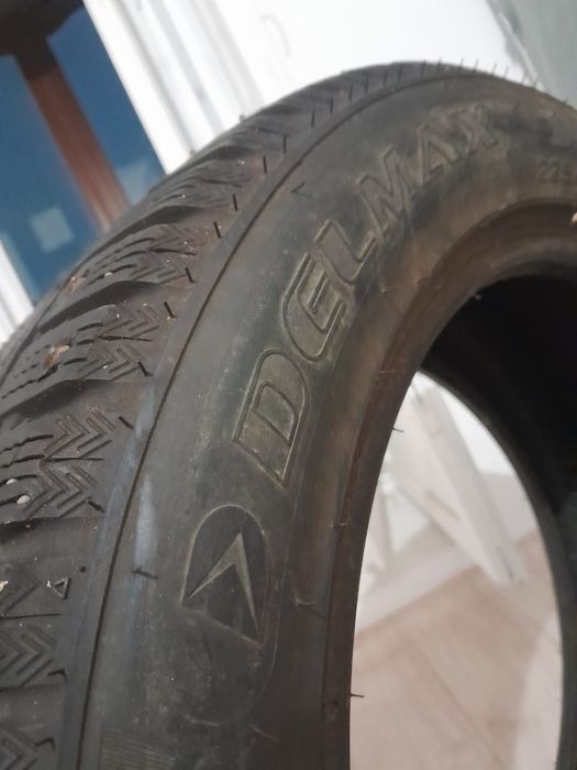 Продам зимние шины с шипами