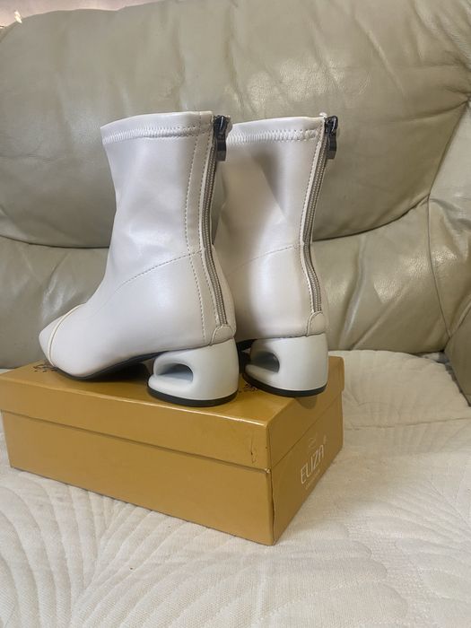 Дамски боти на ток