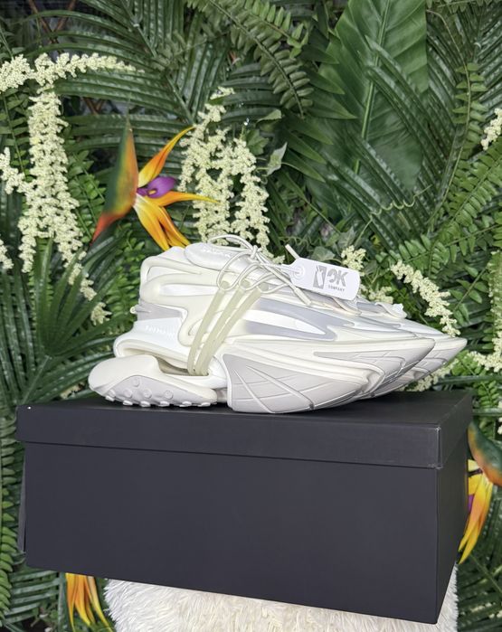Balmain Unicorn Triple White