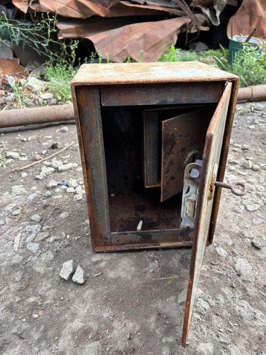 сейф металлический