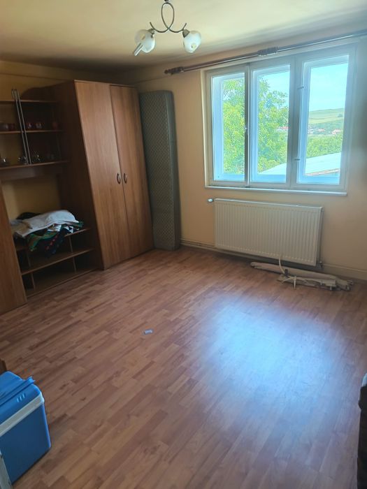 Casa cu 3 camere, bucatarie, baie utilata complet