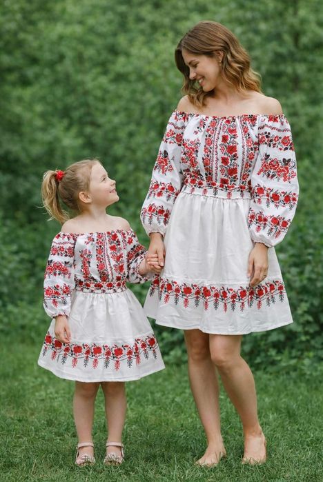 Дамска рокля с народни мотиви