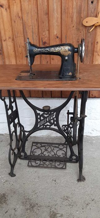 Mașină de cusut , functionabila