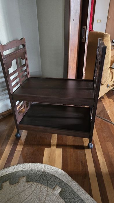 Столик на колесиках