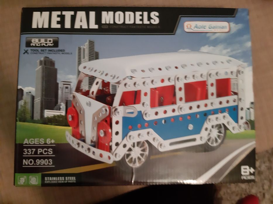 Autobuz de asamblat metalic