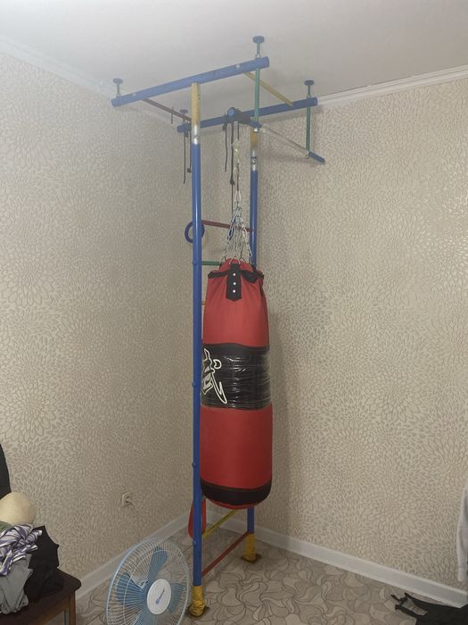 Шведская стенка, турник, боксерская груша