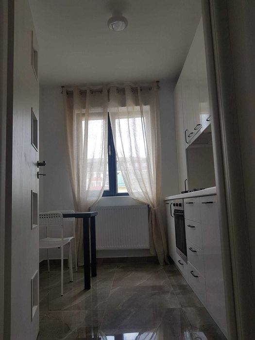 Închiriez garsoniera Militari Residence cu loc de parcare, particular