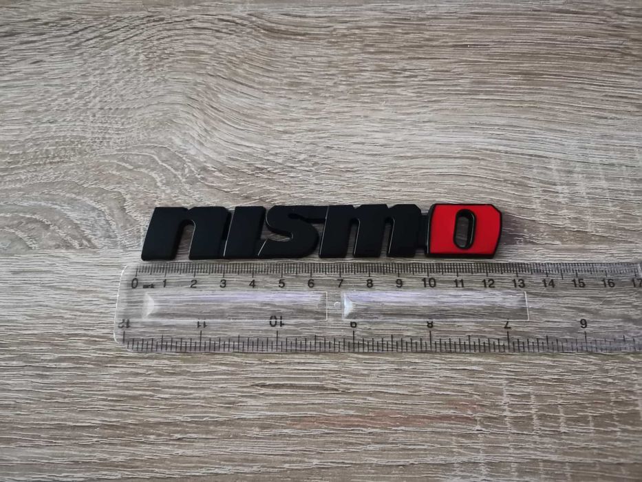 Nissan Nismo Нисмо черен с червено надпис стикер